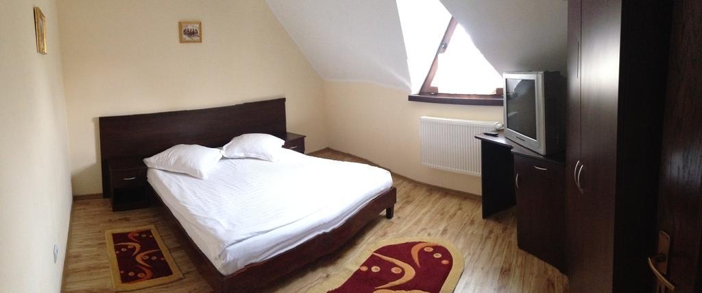 Pensiunea Diana Hotel Fagaras Bagian luar foto
